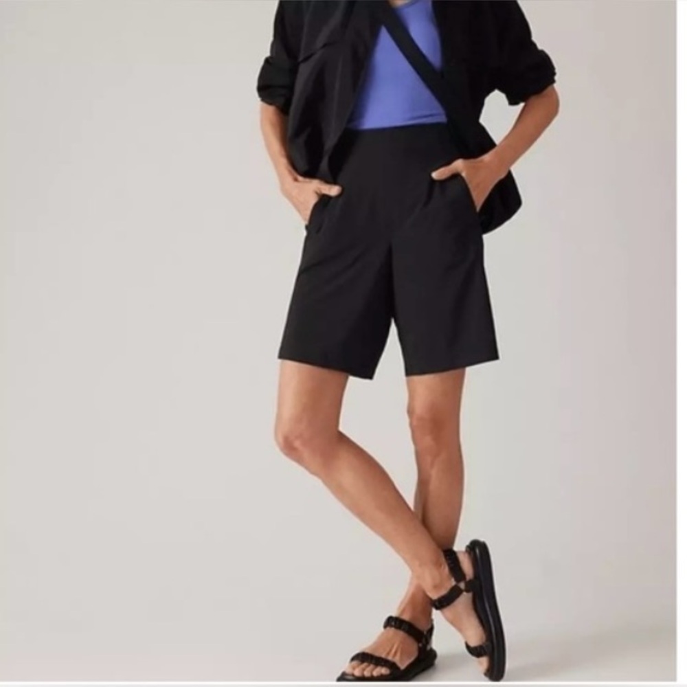 NWT!- Athleta Brooklyn Bermuda Short- size 6
